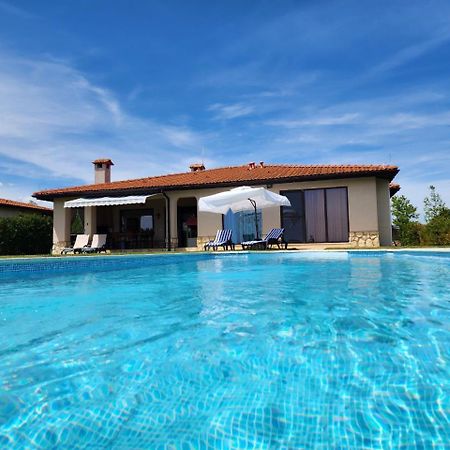 Private Villa 102 in BlackSeaRama Balchik Esterno foto