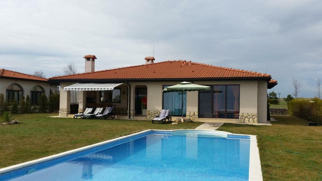 Private Villa 102 in BlackSeaRama Balchik Esterno foto